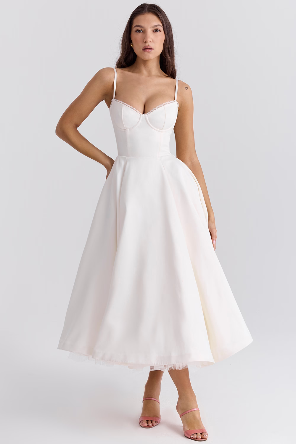 Abito midi donna con silhouette fluida ed elegante, per primavera ed estate, molto confortevole.