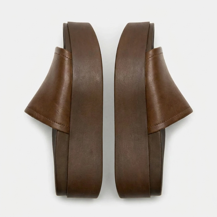 Moda estiva: ciabatte platform donna, un mix di stile contemporaneo e comfort.