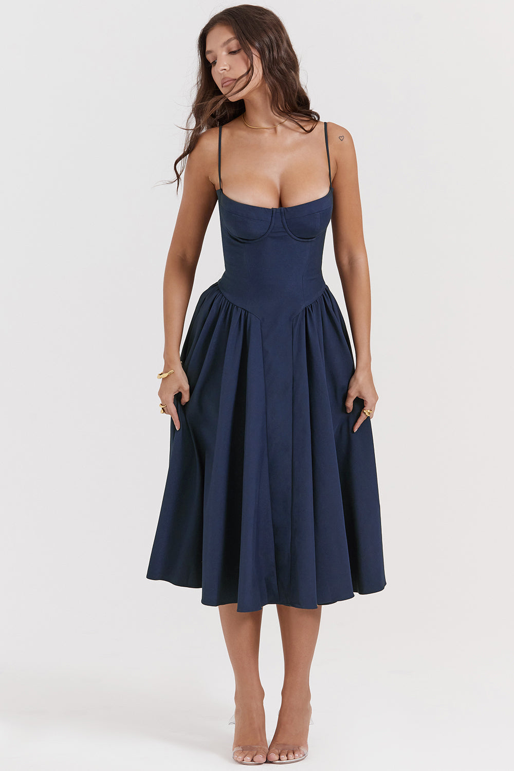 Elegante abito da sera donna senza spalline, vestito corsetto chic perfetto per primavera estate.
