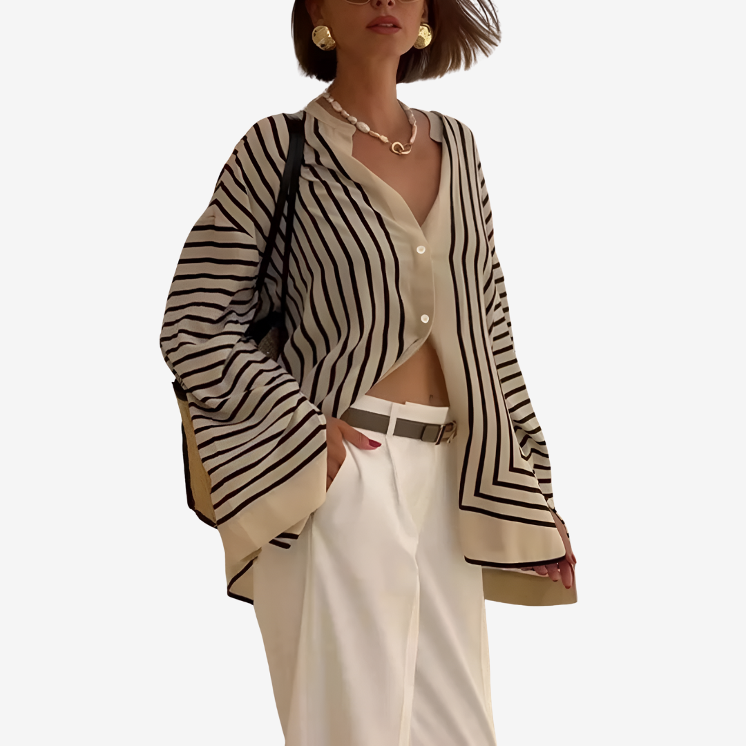 Camicia donna a righe oversize avorio con scollo a V, maniche lunghe, stile casual elegante e versatile.