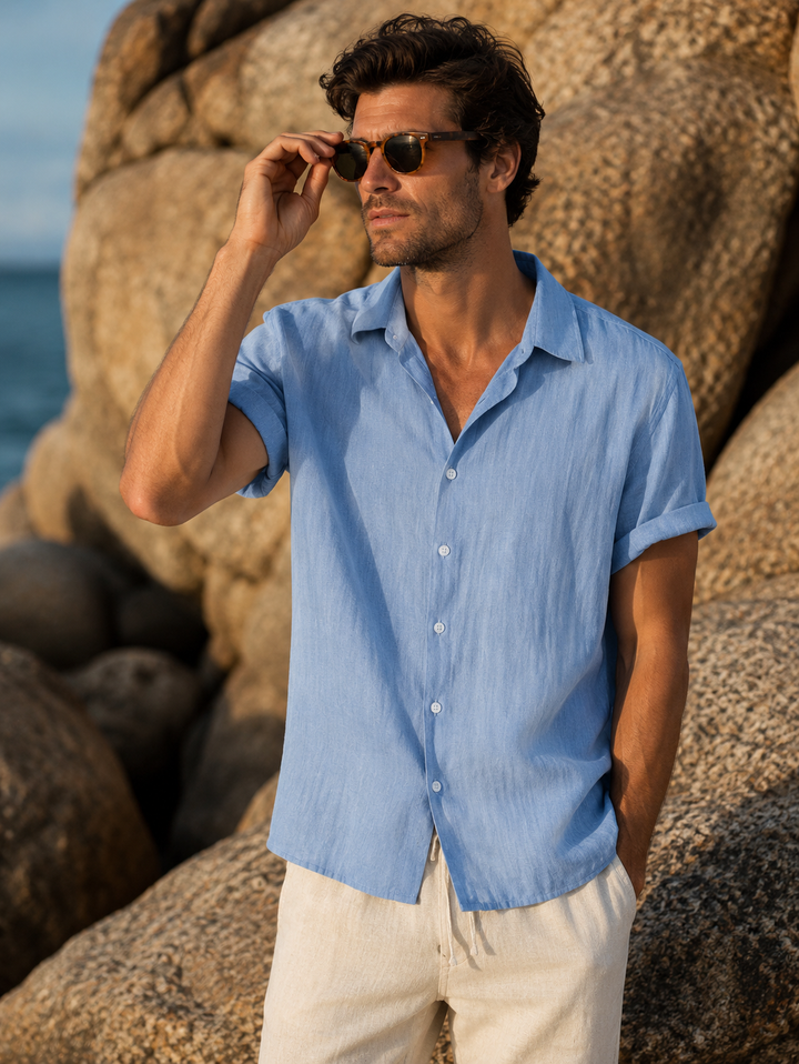 Camicia da uomo estiva azzurro cielo, leggera, perfetta per look casual e vacanze al mare.
