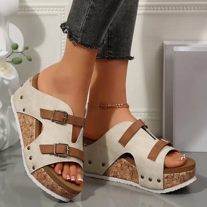 Sandali con zeppa donna Siena beige eleganti, perfetti per il comfort e lo stile estivo, casual o chic.