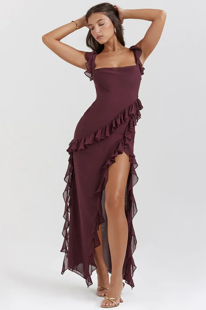 Abito da festa lungo con spacco, esalta la figura con stile e comfort per occasioni speciali.