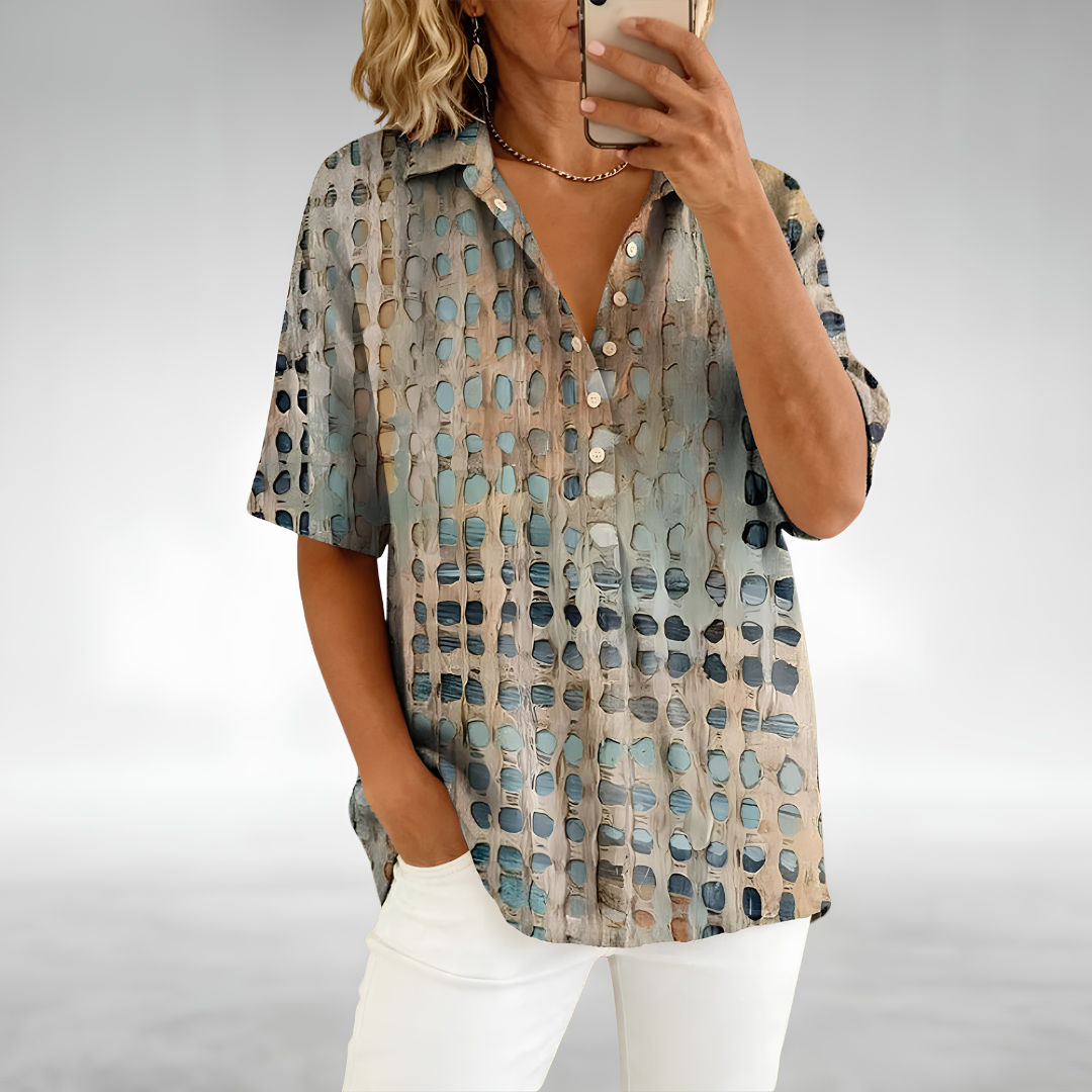 Top donna traforato casual con colletto e bottoni eleganti. Perfetto per la moda primavera estate.