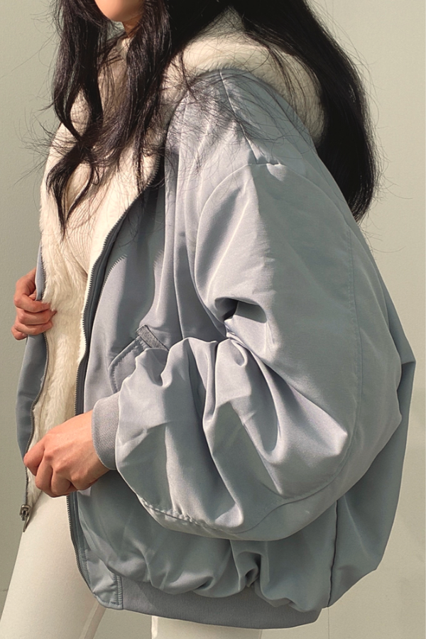 Cappotto invernale donna elegante, caldo e versatile per un look sofisticato e alla moda.