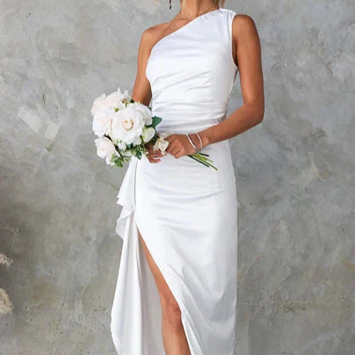 Maxi dress estivo elegante da donna, senza maniche e svasato, ideale per serate o eventi speciali.