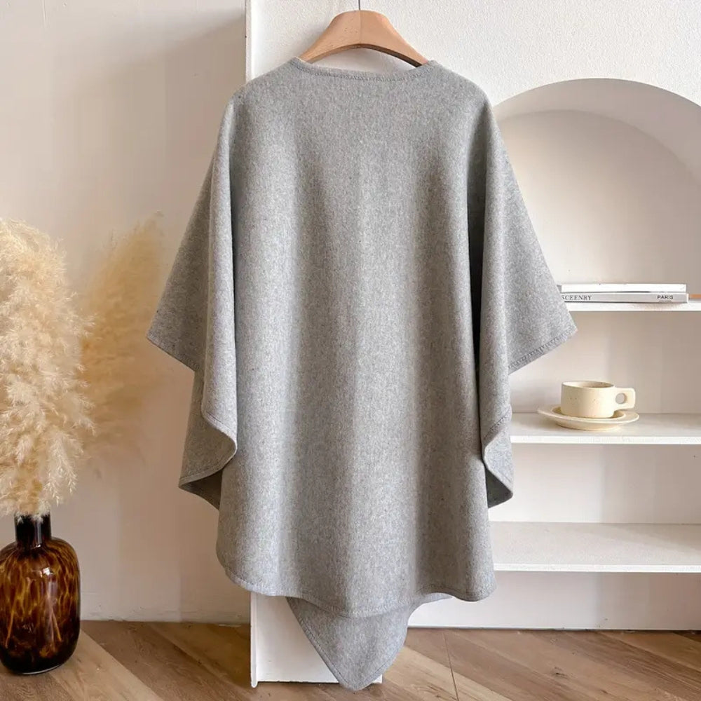 Cappotto mantella donna, design elegante e confortevole, per un inverno alla moda.