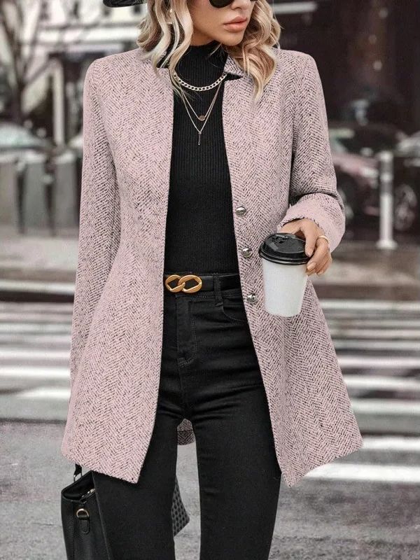 Cappotto lungo doppio petto da donna, outerwear chic e versatile per autunno e inverno alla moda.