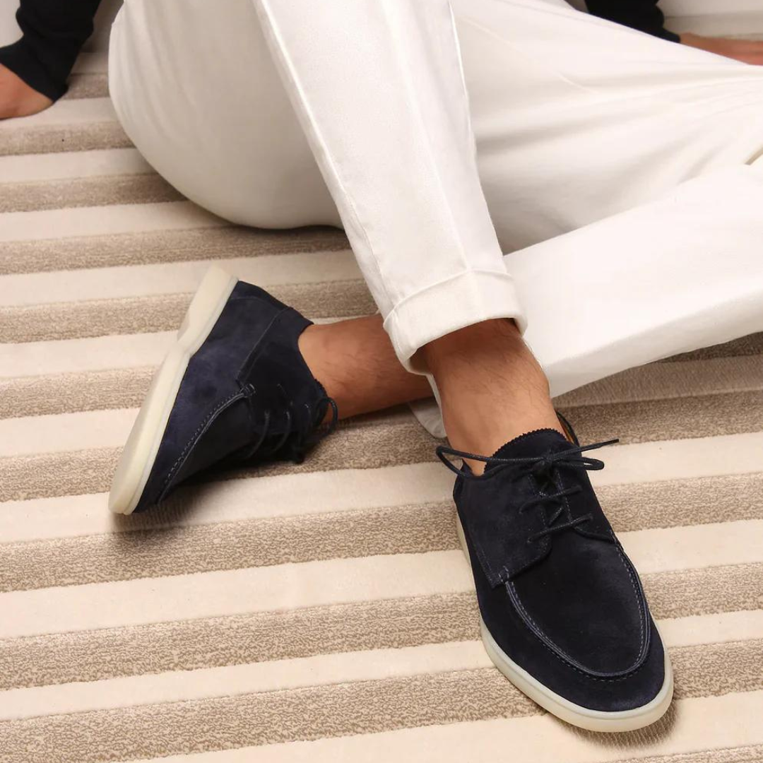 Mocassini stringati classici da uomo neri, perfetti per look eleganti e formali.