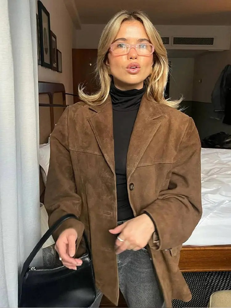 Blazer marrone donna oversize, capo versatile da indossare per look eleganti o casual, un must-have.