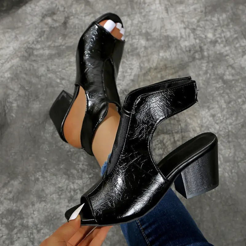 Chic sandali donna neri con tacco compensato e punta aperta, scarpe estive da passeggio per un look alla moda.