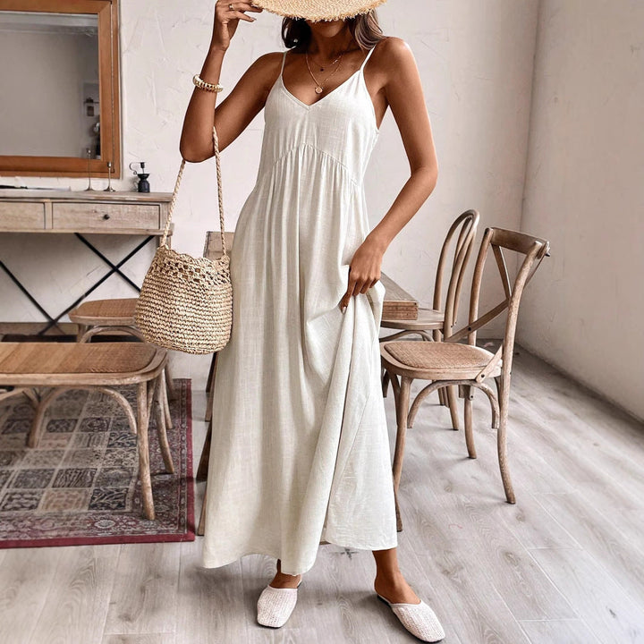 Abito lungo albicocca da donna, tessuto fluido senza spalline, silhouette elegante a linea ad A, per la moda estiva.