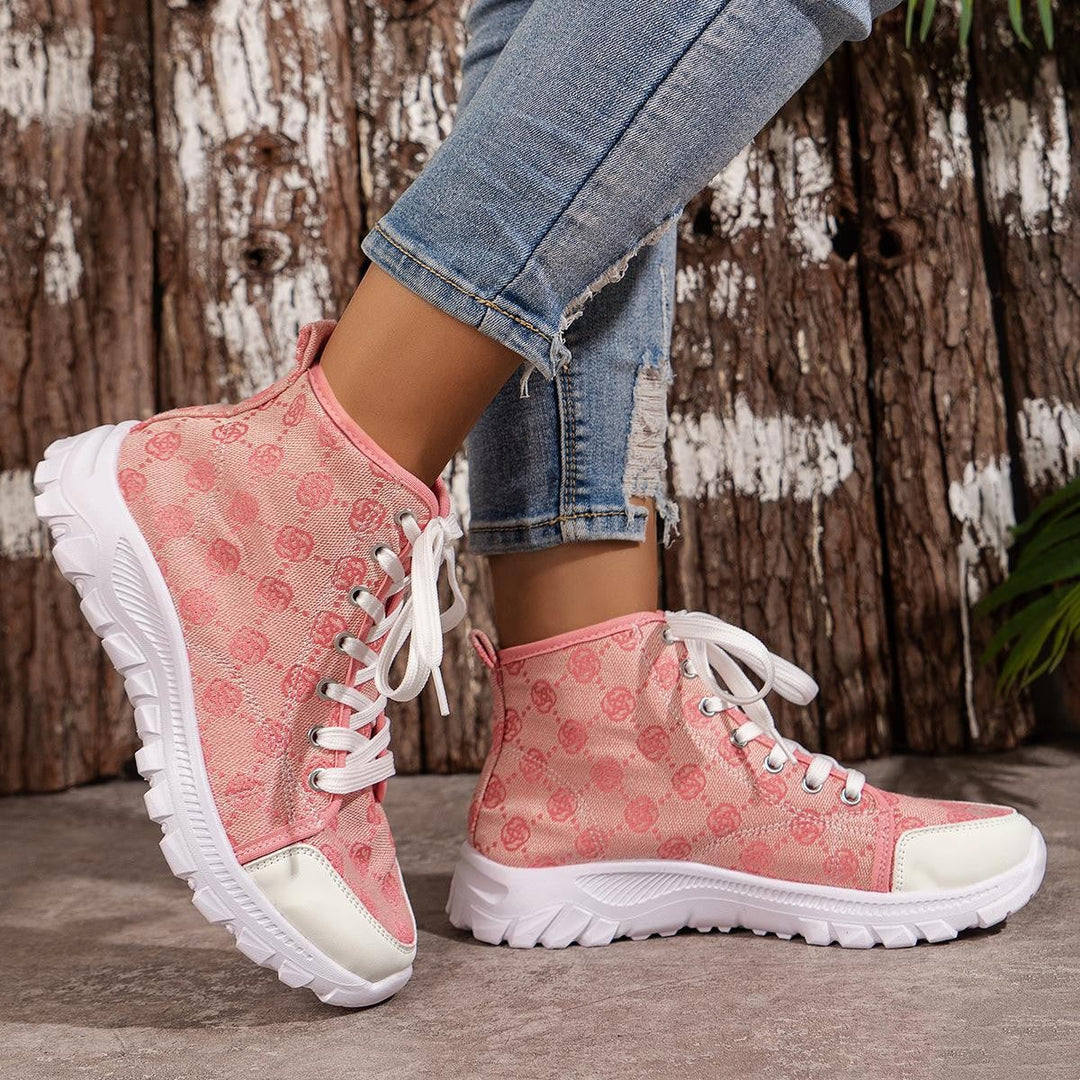 Stivaletti donna con lacci e suola spessa, un must-have di moda per comfort quotidiano primavera/autunno.