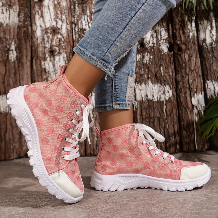Stivaletti donna con lacci e suola spessa, un must-have di moda per comfort quotidiano primavera/autunno.
