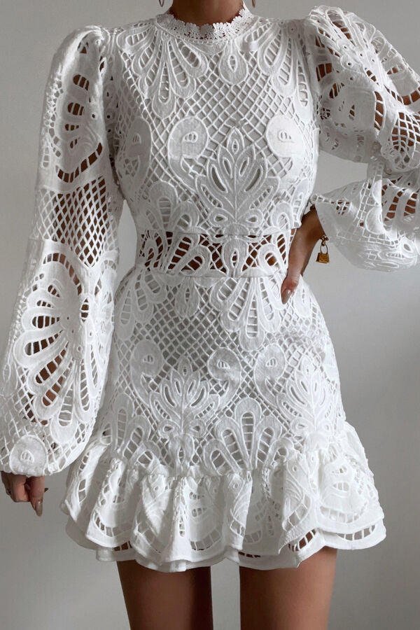 Vestito da cerimonia donna, elegante, con dettagli in pizzo sulle maniche e cintura in vita. Ideale per occasioni.