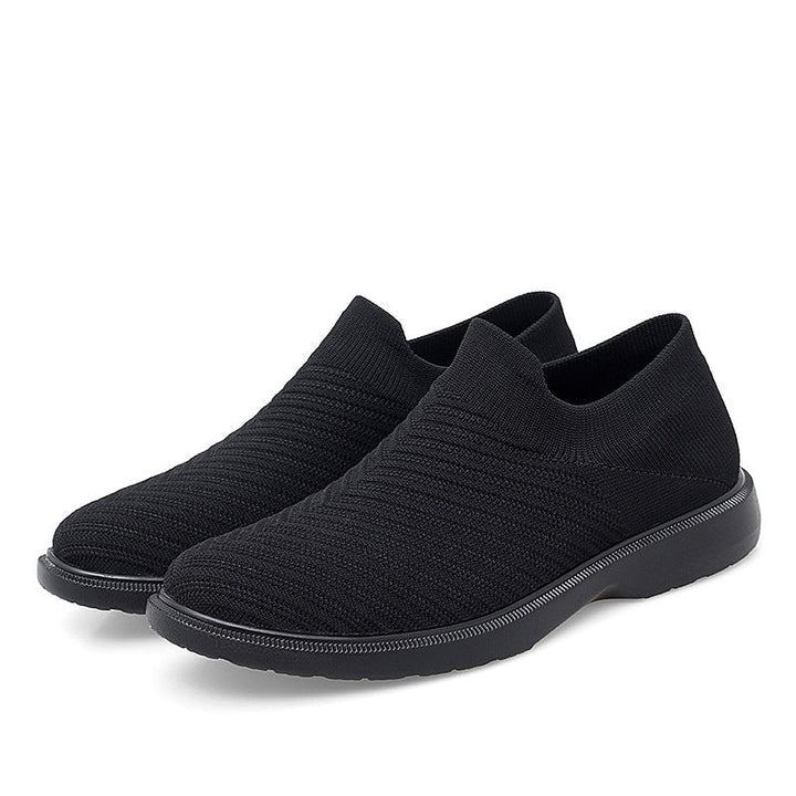 Scarpe estive da uomo nere, traspiranti e leggere, ideali per comfort e stile casual primavera/estate.