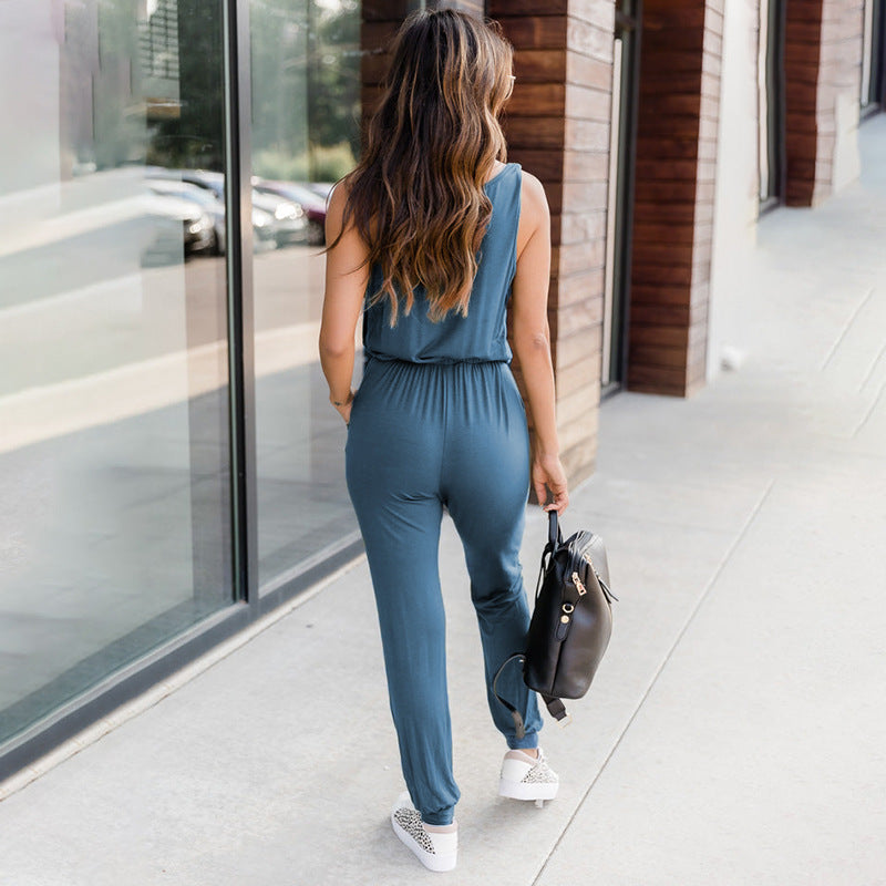 Tuta donna comoda per vacanza, top senza maniche e pantaloni con vita elasticizzata e gamba affusolata.