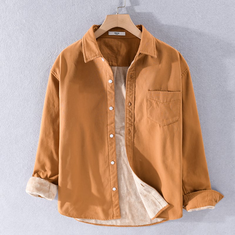 Camicia uomo slim fit raffinata con taschino. Un capo versatile per un look curato, disponibile in grigio o beige.