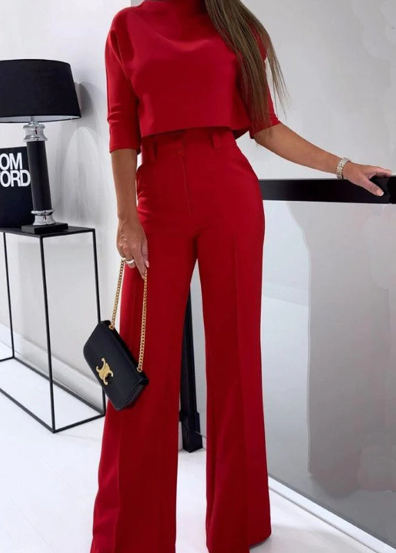 Set due pezzi moda donna, elegante e chic. Completo versatile e confortevole per abbigliamento casual o eventi.