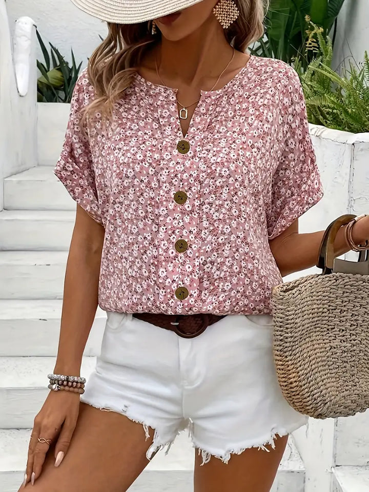 Blusa floreale donna a maniche corte, ideale per primavera ed estate. Stile versatile casual ed elegante per ogni occasione.