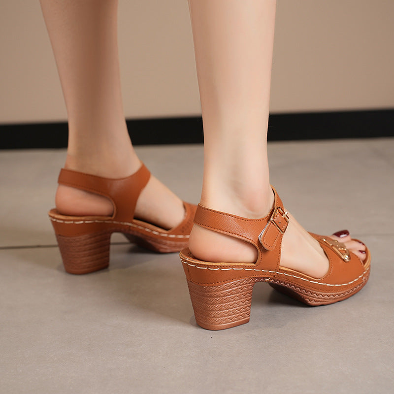 Eleganti sandali donna con tacco a blocco, ideali per estate, look casual e moda.