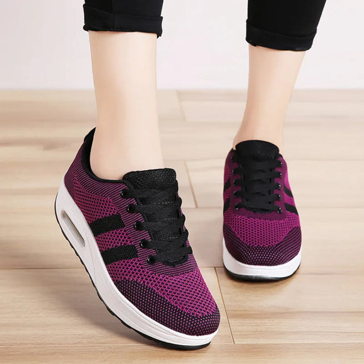 Sneakers sportive donna ammortizzate, offrono comfort e supporto per attività quotidiane e camminata.