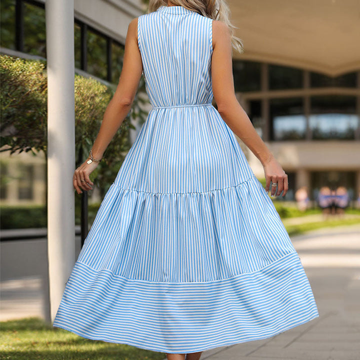 Abito da giorno donna midi con righe verticali, taglio A-linea, senza maniche, per look fresco e moderno.