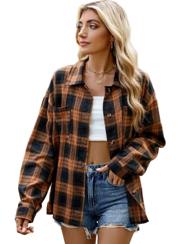 Camicia donna a quadri, maniche lunghe. Stile casual chic, versatile per ufficio o tempo libero.