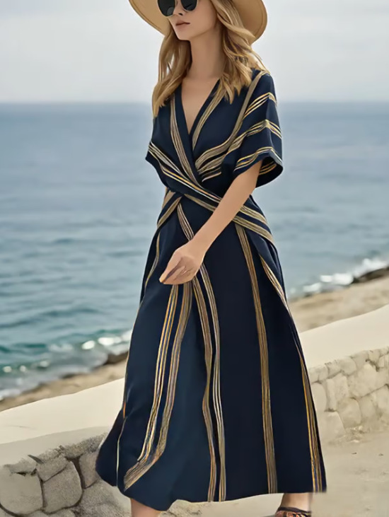 Abito lungo estivo da donna con righe astratte, scollo a V. Ideale per vacanze o look bohémien.