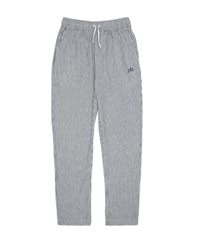 Pantaloni uomo traspiranti a righe, ideali per giornate calde, comfort leggero e look sportivo.