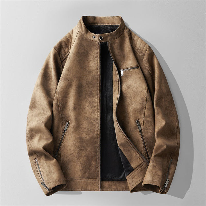 Giacca uomo nera autunnale effetto camoscio con colletto alto, perfetta per un look elegante e versatile.