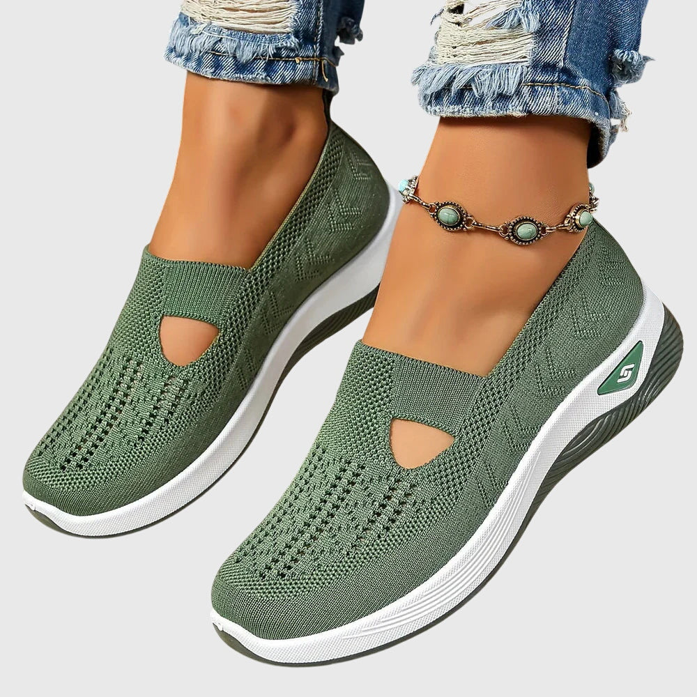 Sneakers slip on donna traspiranti bianche con suola spessa, comfort e stile casual.