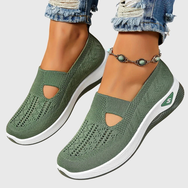 Sneakers slip on donna traspiranti bianche con suola spessa, comfort e stile casual.