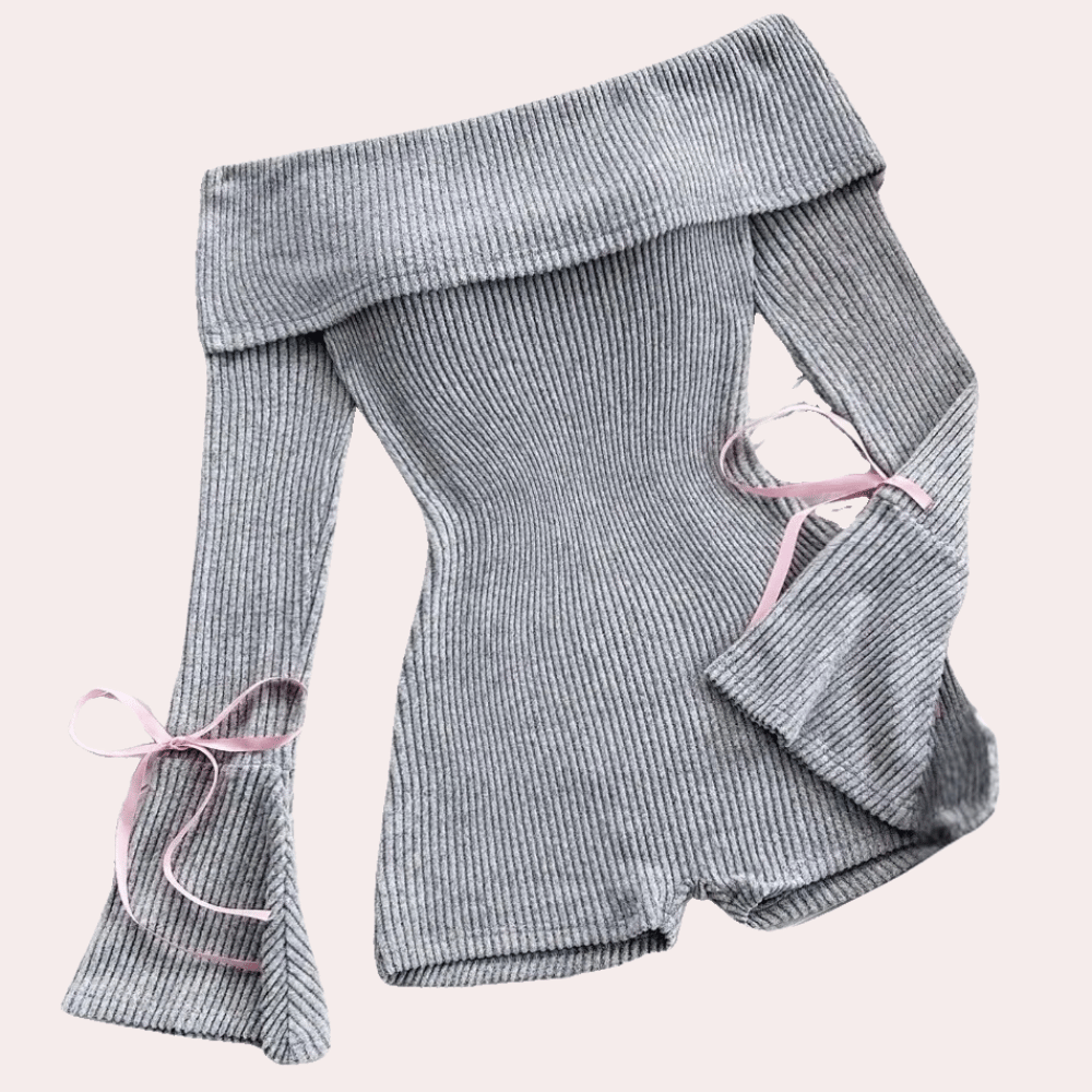 Tuta elegante da donna grigia, perfetta per un look chic estivo o outfit casual versatile.