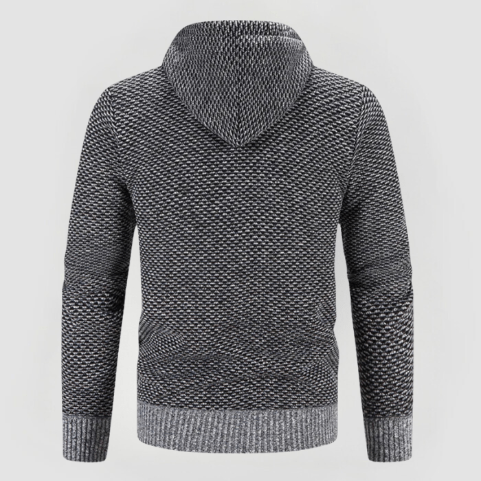 Felpa calda e sagomata con zip, ottima vestibilità e comfort per le fresche giornate d'inverno.