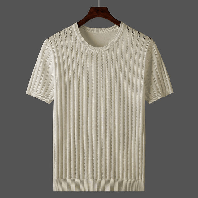 Maglietta uomo elegante a maniche corte antimacchia, perfetta per look casual e comfort estivo.