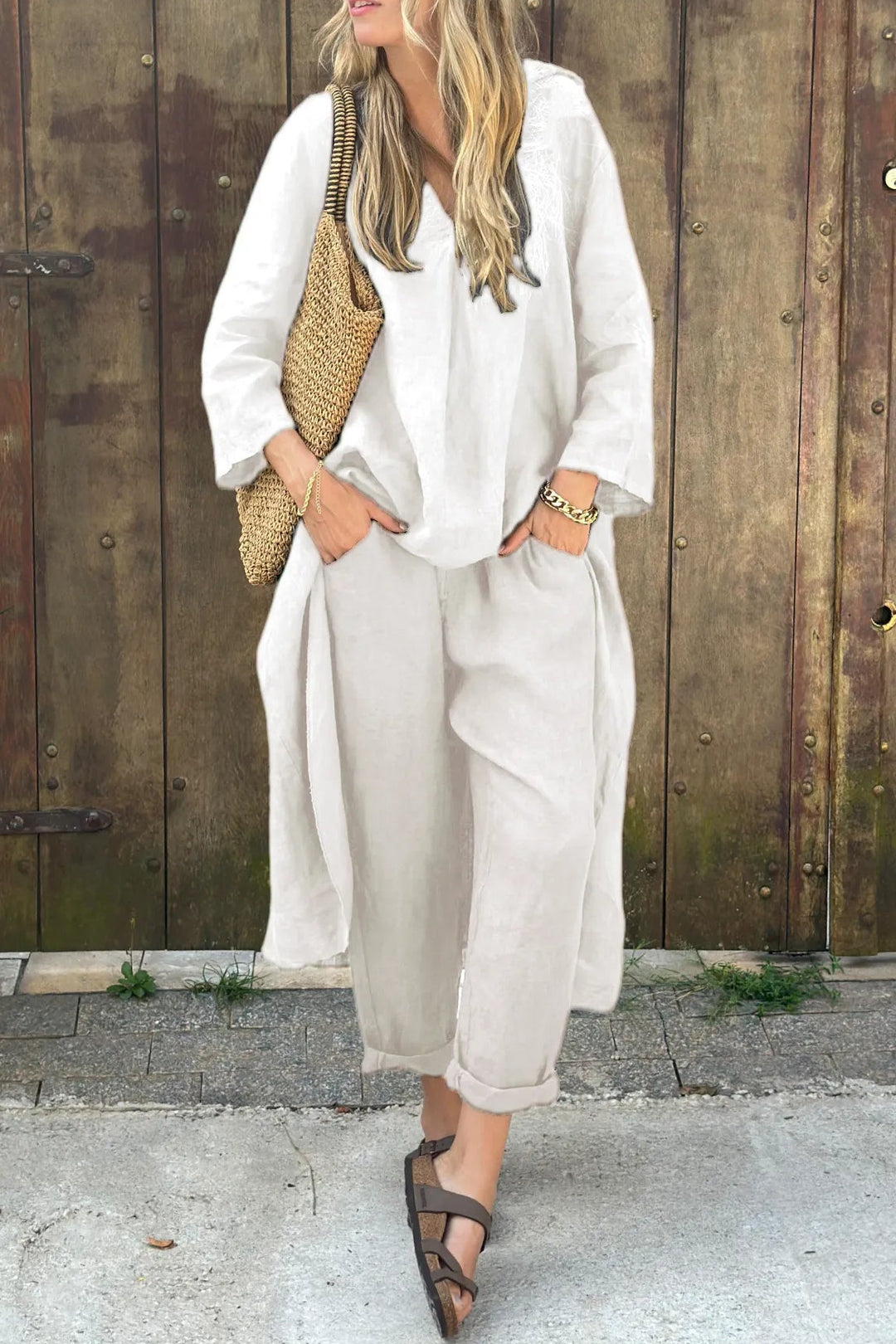 Completo tunica e pantaloni casual donna in lino traspirante, ideale per la moda estiva e relax.