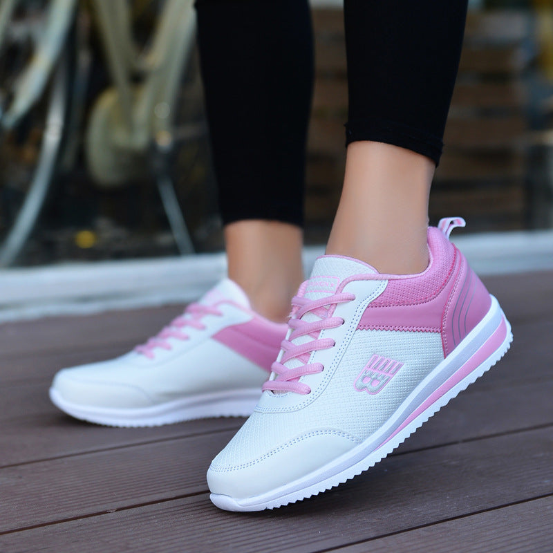 Sneakers donna con suola ammortizzata, lacci e design traspirante per massimo comfort e supporto sportivo.