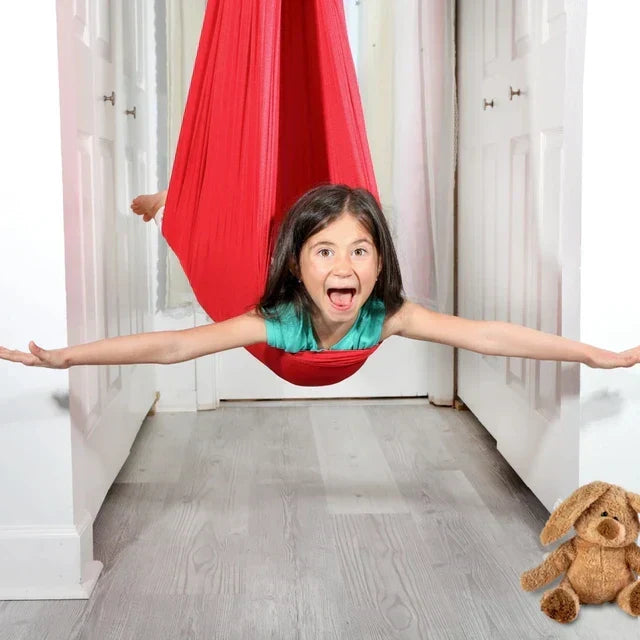 Dondolo sensoriale per bambini, ideale per terapia, relax e sviluppo. Altalena anti-stress per il benessere.