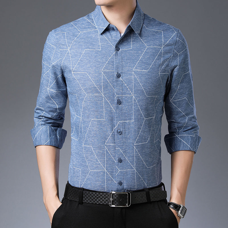 Dettaglio bottoni e tessuto di camicia uomo a manica lunga casual, moda maschile classica, taglie grandi.