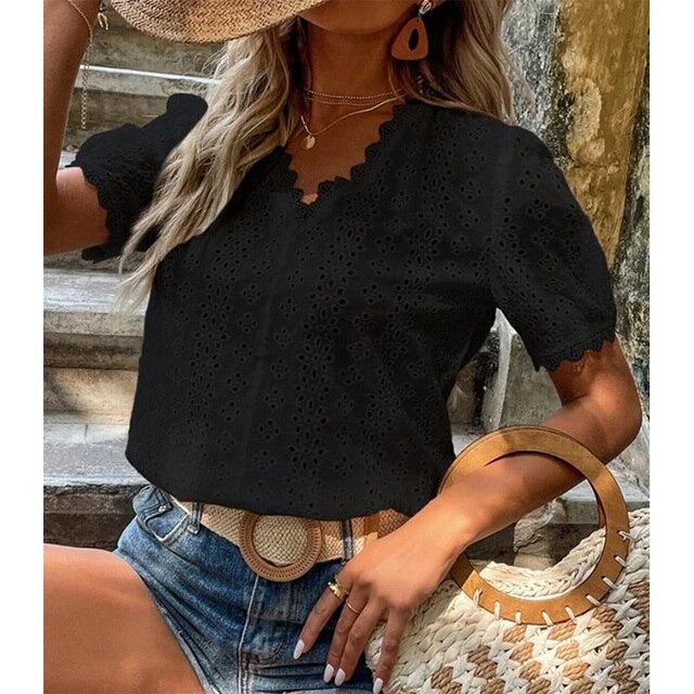 Blusa donna elegante scollo a V, maniche corte. Ideale per outfit versatile, da ufficio a serate estive.