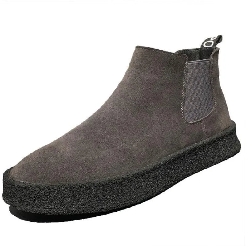 Stivali neri uomo, eleganti e versatili per l'autunno. Scarpe antiscivolo per comfort e stile nella moda uomo.