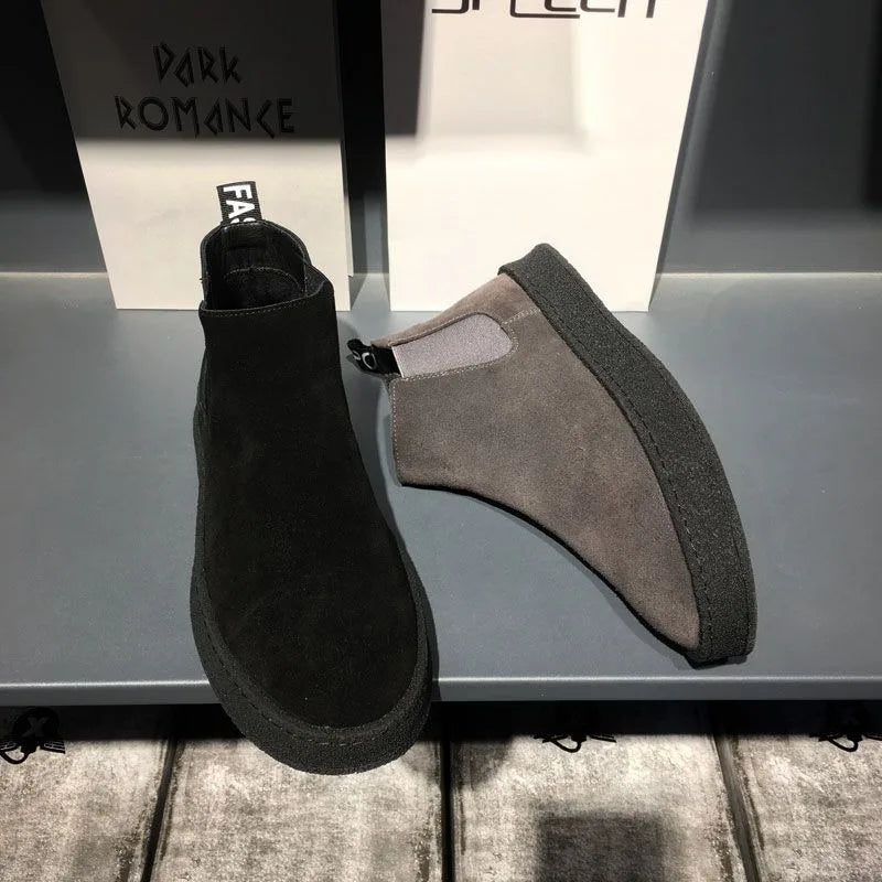 Stivali da uomo autunnali colore camel, modello Chelsea. Calzature comode ed eleganti con suola antiscivolo.