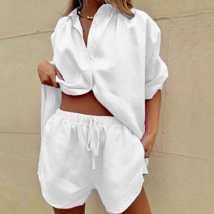 Completo donna estivo due pezzi: camicia oversize e shorts eleganti. Perfetto per un look casual e rilassato.