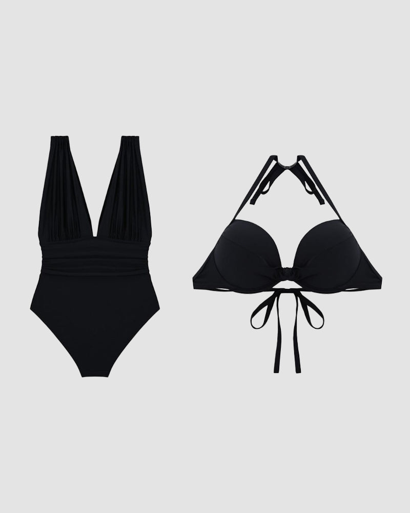 Donna che indossa costume da bagno due pezzi vita alta modellante, godendosi l'estate al mare.