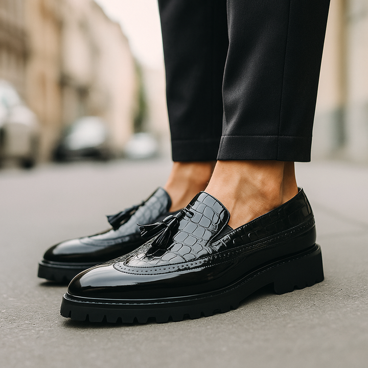 Scarpe formali uomo in stile coccodrillo, mocassini raffinati per l'ufficio, con nappine e design confortevole.