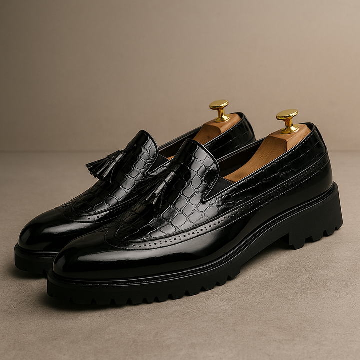 Scarpe da ufficio uomo formali in pelle effetto coccodrillo nero, con nappine, ideali per la moda maschile.