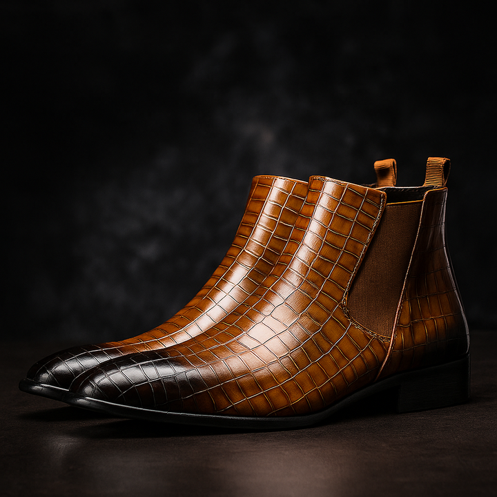 Stivaletti Chelsea uomo slip-on alla caviglia effetto pelle di serpente, versatili ed eleganti.