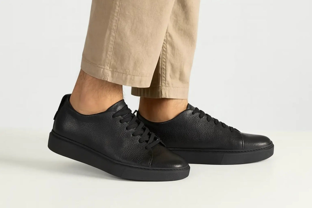 Scarpe rialzate nere da uomo, sneakers sportive con aumento altezza 6cm, comfort e design contemporaneo.