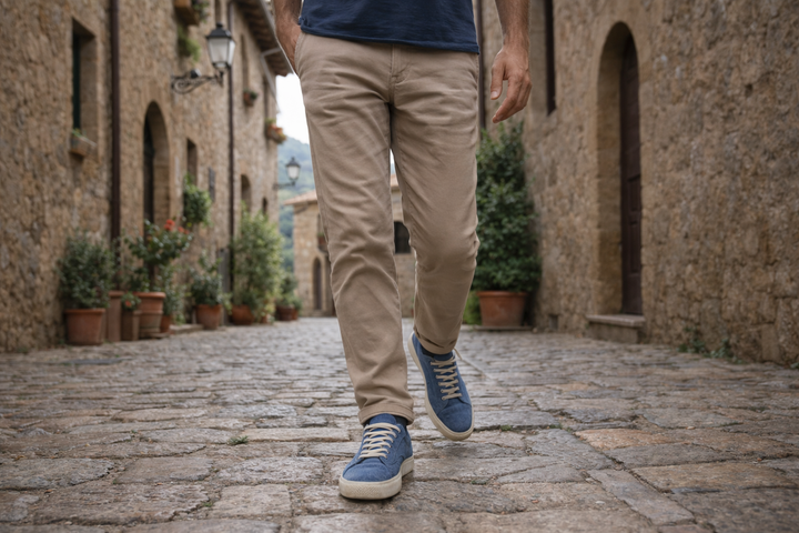Sneakers azzurre da uomo rialzate di 6 cm, dal design moderno per uno stile unico. Ideali per un look casual-chic.